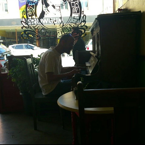 Frankies Empire Coffee House - Kalgoorlie Accommodation 3