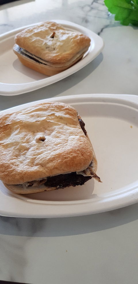 Jochheims Pies - Kalgoorlie Accommodation 1