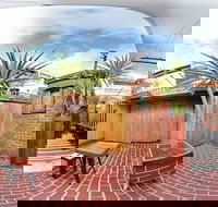 Two Hands Rooftop  Beer Garden Eatery - Kalgoorlie Accommodation