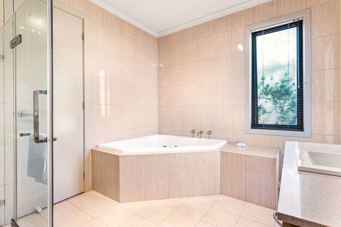 Quality Suites Point Cook Seasons 5 - Kalgoorlie Accommodation 7