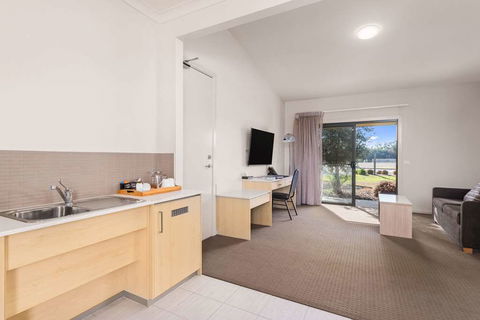Quality Suites Point Cook Seasons 5 - Kalgoorlie Accommodation 16