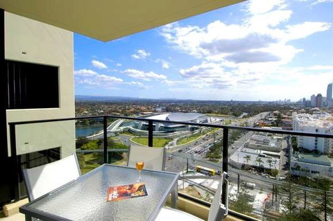 Mantra Broadbeach on the Park - Kalgoorlie Accommodation 1