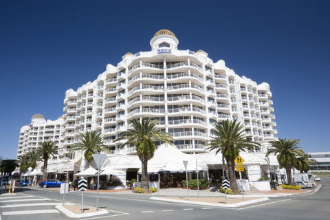 Phoenician Resort - Kalgoorlie Accommodation 0