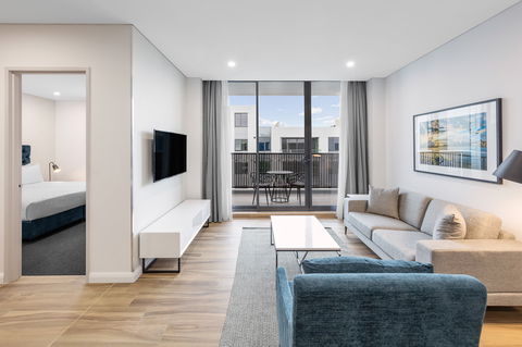 Meriton Suites Sydney Airport - Kalgoorlie Accommodation 13