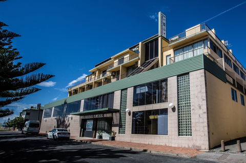 Alloggio Newcastle Beach Hotel - Kalgoorlie Accommodation 0