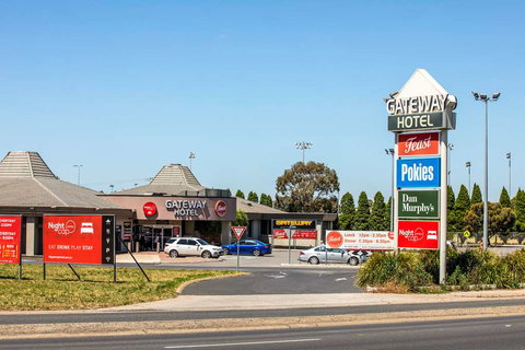 Nightcap at Gateway Hotel - Kalgoorlie Accommodation 1