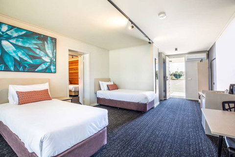 Nightcap at Gateway Hotel - Kalgoorlie Accommodation 2