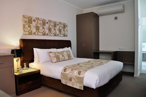 Quality Suites Fremantle - Kalgoorlie Accommodation 1