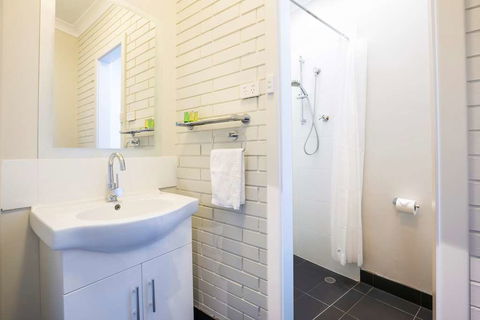 Nightcap At Playford Tavern - Kalgoorlie Accommodation 1