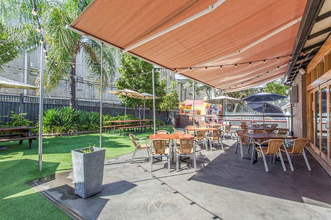 Nightcap at High Flyer Hotel - Kalgoorlie Accommodation 0