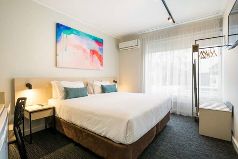 Nightcap at Playford Tavern - Kalgoorlie Accommodation 5