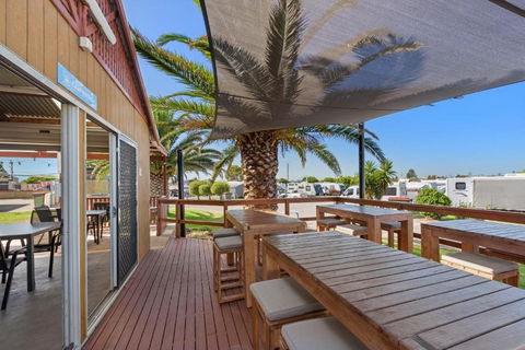 Discovery Parks Adelaide Beachfront - Kalgoorlie Accommodation 1