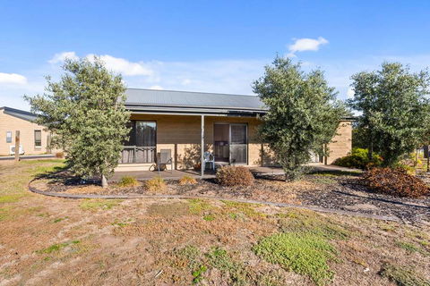 Quality Suites Point Cook Seasons 5 - Kalgoorlie Accommodation 2