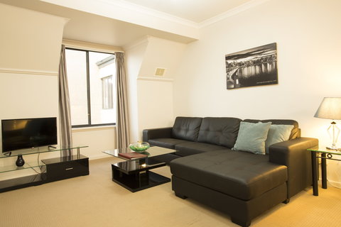 Regal Apartments - Kalgoorlie Accommodation 8