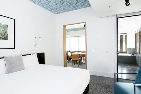 Peppers Gallery Hotel, Canberra - Kalgoorlie Accommodation 12