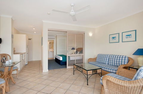 Macrossan House Boutique Holidays Apts - Kalgoorlie Accommodation 2