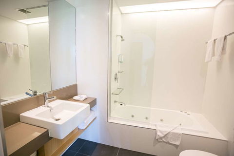 Alpha Hotel Eastern Creek - Kalgoorlie Accommodation 4
