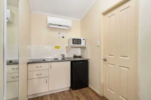 Caboolture Central Motor Inn, SureStay Collection - Kalgoorlie Accommodation 13