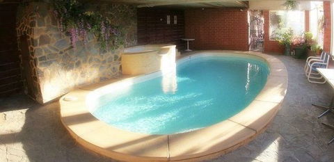 Granada Motor Inn Adelaide - Kalgoorlie Accommodation 0