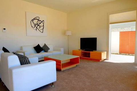York Cove - Kalgoorlie Accommodation 6