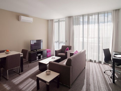 Meriton Suites Southport - Kalgoorlie Accommodation 1