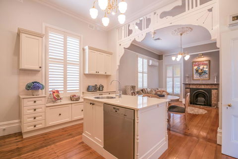 De Russie Boutique Hotel - Kalgoorlie Accommodation 24