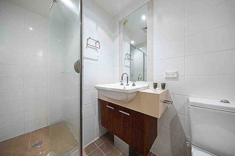 Spacious 1BR Stylish New Acton Apartment +Parking - Kalgoorlie Accommodation 17
