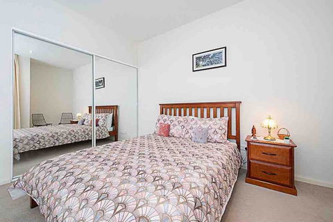 Spacious 1BR Stylish New Acton Apartment +Parking - Kalgoorlie Accommodation 21