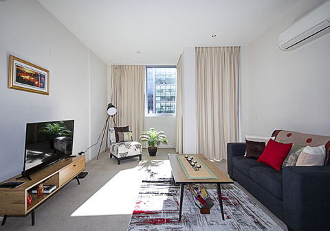 Spacious 1BR Stylish New Acton Apartment +Parking - Kalgoorlie Accommodation 2
