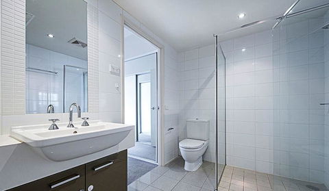 Spacious 1BR Stylish New Acton Apartment +Parking - Kalgoorlie Accommodation 3