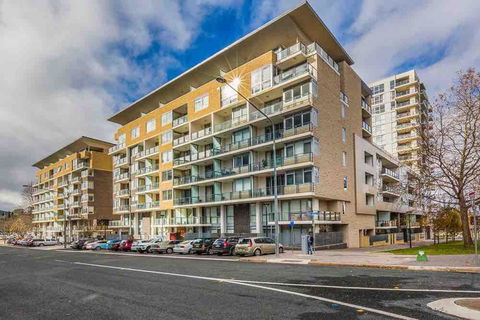 Spacious 1BR Stylish New Acton Apartment +Parking - Kalgoorlie Accommodation 13