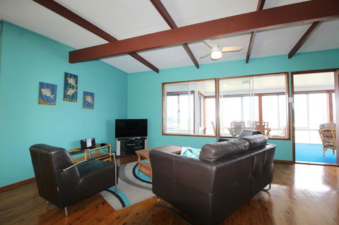 Bally High, 20 Dulconghi Street - Kalgoorlie Accommodation 14