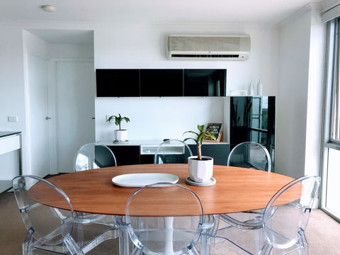 Staying Places - The Avenue - Kalgoorlie Accommodation 0