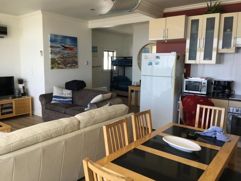 Crystal Blue Apartment - Kalgoorlie Accommodation 23