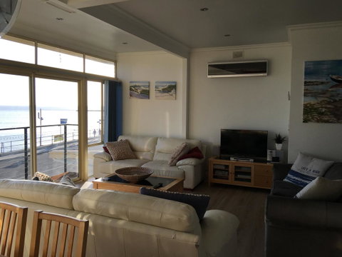 Crystal Blue Apartment - Kalgoorlie Accommodation 36