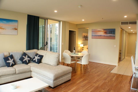 Beachside Luxury Apartments One & Two Bedroom In Beachfront Oaks Pier Building - Kalgoorlie Accommodation 4