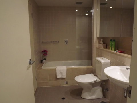 Beachside Luxury Apartments One & Two Bedroom In Beachfront Oaks Pier Building - Kalgoorlie Accommodation 1
