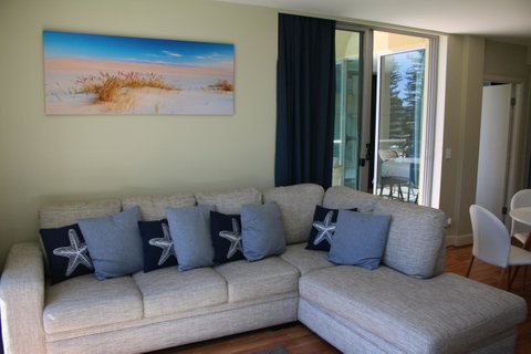 Beachside Luxury Apartments One & Two Bedroom In Beachfront Oaks Pier Building - Kalgoorlie Accommodation 11