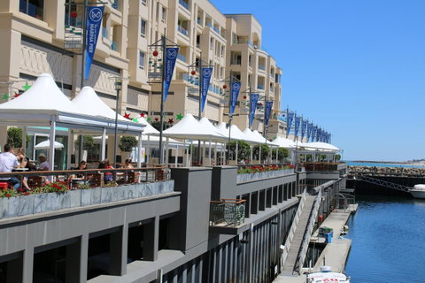 Beachside Luxury Apartments One & Two Bedroom In Beachfront Oaks Pier Building - Kalgoorlie Accommodation 13