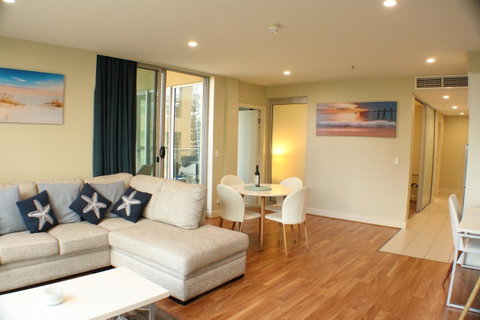 Beachside Luxury Apartments One & Two Bedroom In Beachfront Oaks Pier Building - Kalgoorlie Accommodation 5