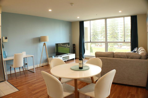 Beachside Luxury Apartments One & Two Bedroom In Beachfront Oaks Pier Building - Kalgoorlie Accommodation 0