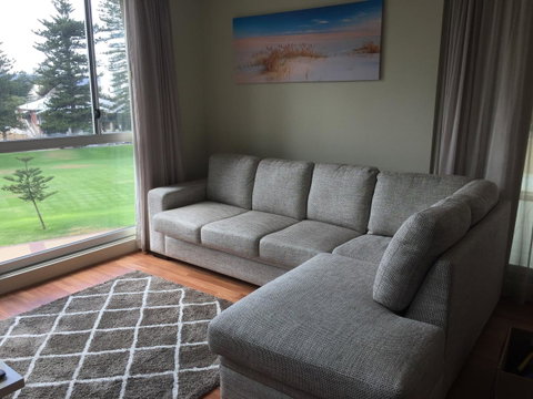 Beachside Luxury Apartments One & Two Bedroom In Beachfront Oaks Pier Building - Kalgoorlie Accommodation 16