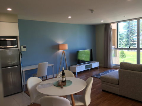 Beachside Luxury Apartments One & Two Bedroom In Beachfront Oaks Pier Building - Kalgoorlie Accommodation 19