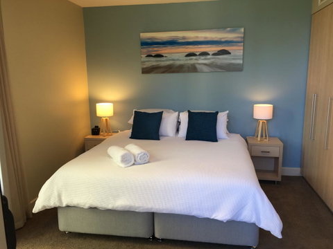 Beachside Luxury Apartments One & Two Bedroom In Beachfront Oaks Pier Building - Kalgoorlie Accommodation 22