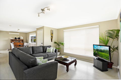 Ainslie Roberts Drive Retreat - Kalgoorlie Accommodation 0
