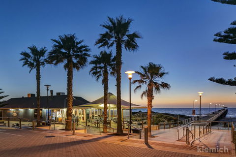 The Beach House @ Grange - Kalgoorlie Accommodation 3