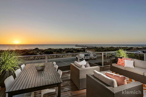 The Beach House @ Grange - Kalgoorlie Accommodation 0