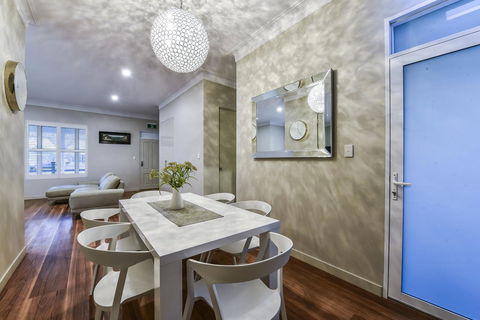 Aloha Central Luxury Apartments - Kalgoorlie Accommodation 9