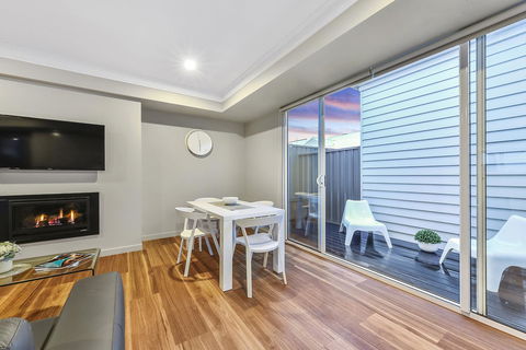 Aloha Central Luxury Apartments - Kalgoorlie Accommodation 24