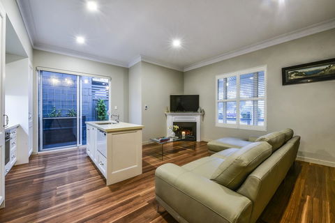 Aloha Central Luxury Apartments - Kalgoorlie Accommodation 3